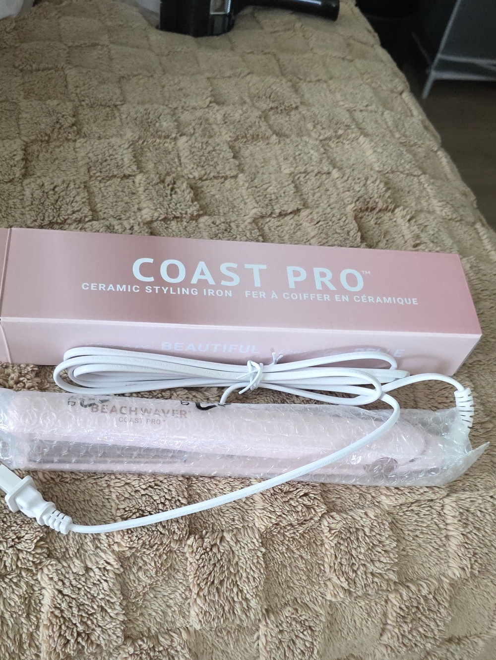 The Beachwaver Co. Coast Pro Ceramic Styling Iron in Pale Pink and White